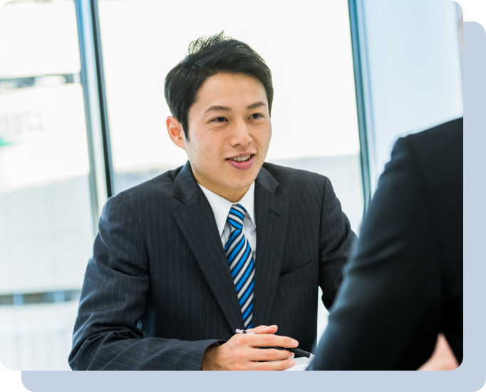 商談する男性社員
