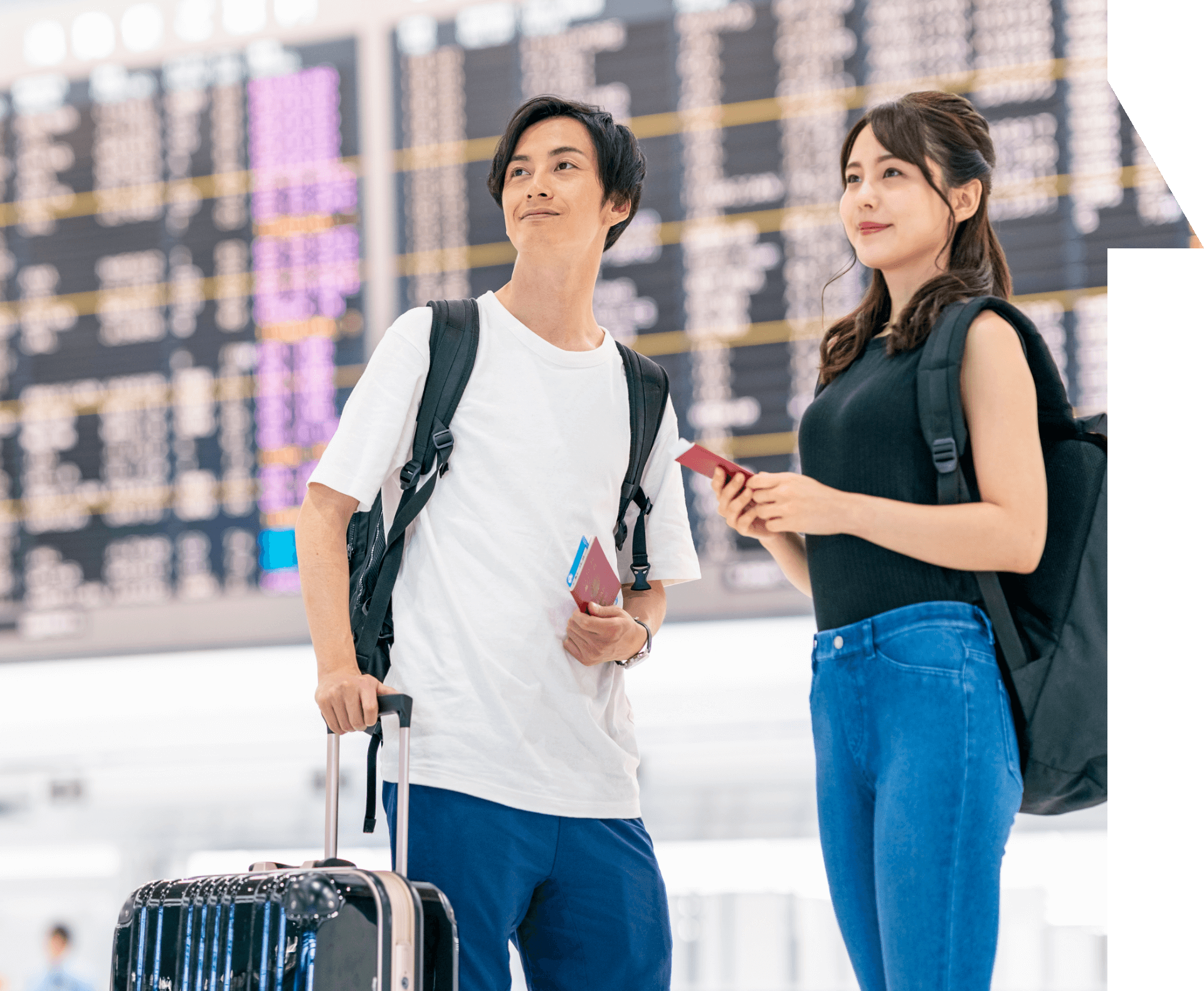 空港にいる男女